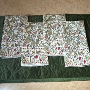 Pier 1 Imports Floral Motif Napkins (4)